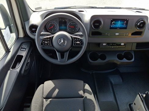 Used 2024 Mercedes-Benz Sprinter 2500 image 13