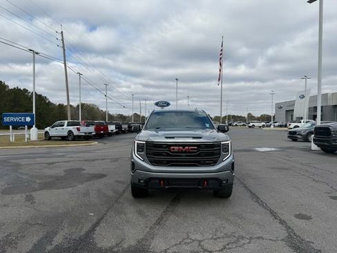 Used 2023 GMC Sierra 1500 AT4 w/ AT4 Premium Package AWD/4WD image 2