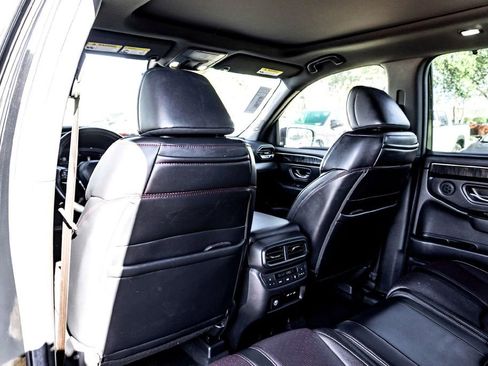 Used 2025 Honda Pilot Black Edition image 28