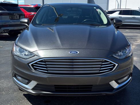 Used 2018 Ford Fusion SE w/ Equipment Group 201A FWD image 3