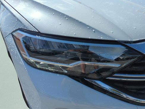 Used 2024 Volkswagen Jetta SE image 17