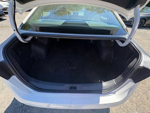 Used 2025 Nissan Altima 2.5 SV FWD image 29