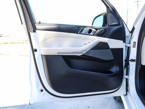 Certified 2025 BMW X7 M60i AWD/4WD image 25