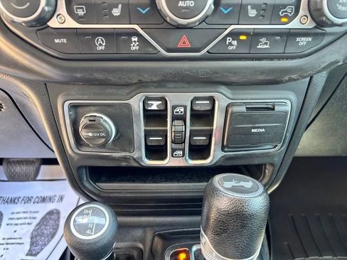 Used 2021 Jeep Wrangler Unlimited Sahara w/ Uconnect 4C Nav & Sound Group AWD/4WD image 16