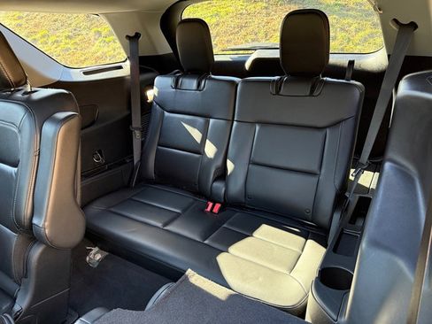 Used 2022 Ford Explorer XLT w/ Equipment Group 202A image 14