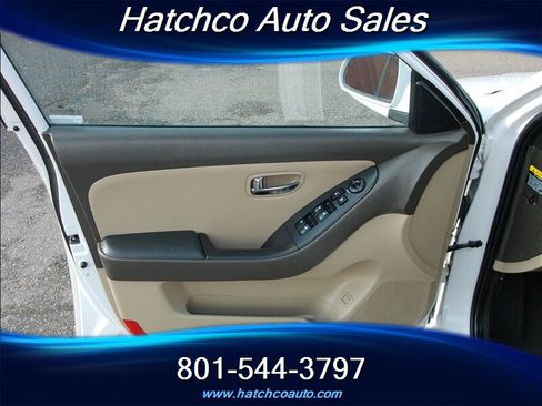 Used 2010 Hyundai Elantra GLS image 16