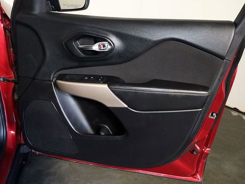 Used 2017 Jeep Cherokee Sport image 30