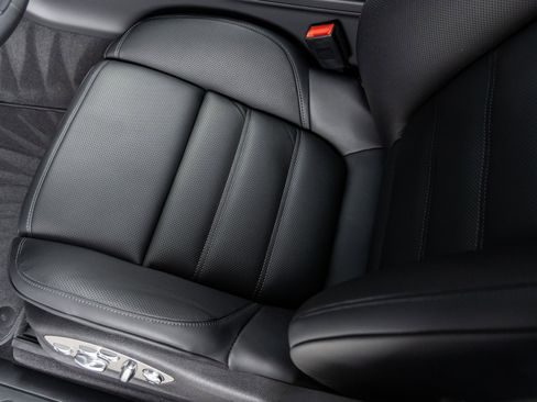 Certified 2025 Porsche Macan image 26