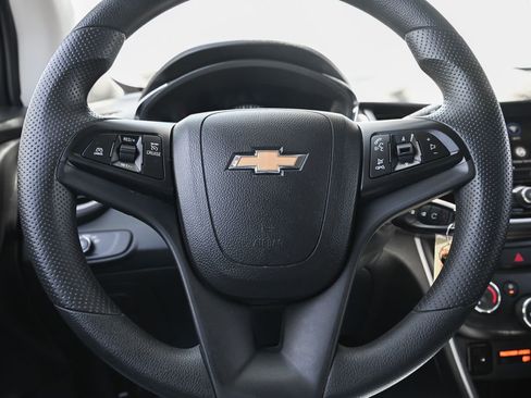 Used 2022 Chevrolet Trax LS w/ Tint and Cruise Package AWD/4WD image 21