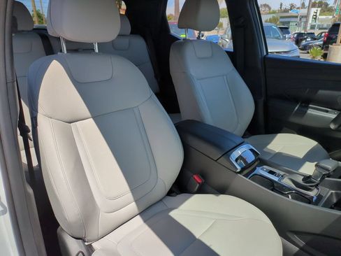 Used 2025 Hyundai Santa Cruz SEL AWD/4WD image 30