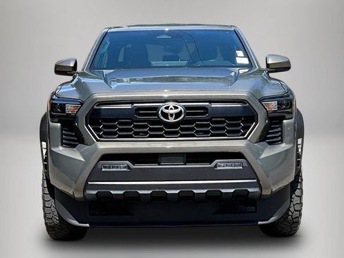 Used 2025 Toyota Tacoma TRD Off-Road AWD/4WD image 3