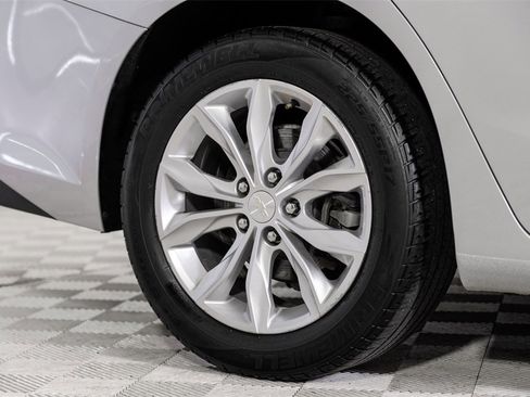 Used 2021 Chevrolet Malibu LT image 54