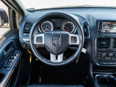 Used 2018 Dodge Grand Caravan SXT w/ Blacktop Package FWD image 26
