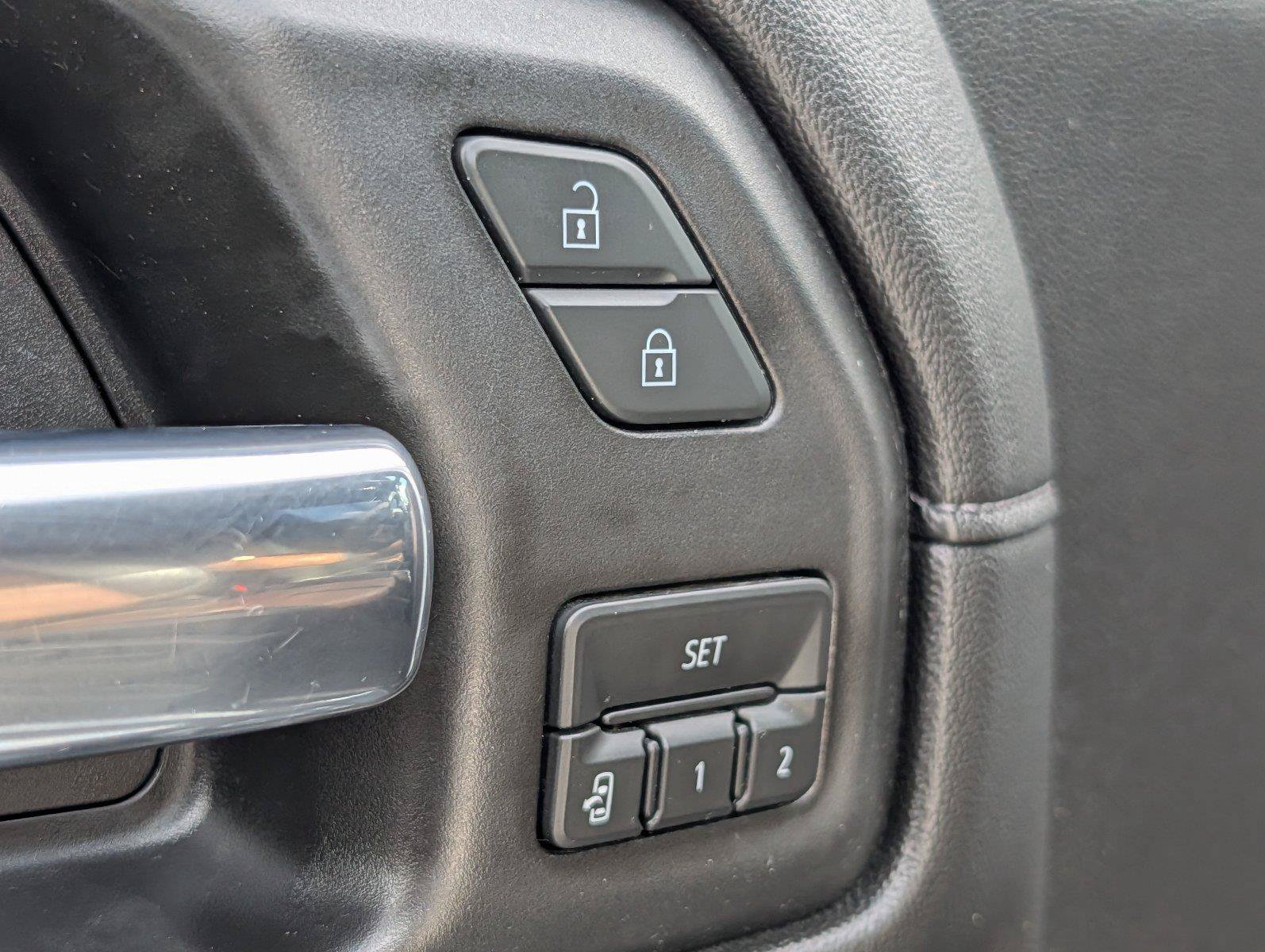 Used 2020 Chevrolet Silverado 1500 High Country w/ Technology Package AWD/4WD image 18