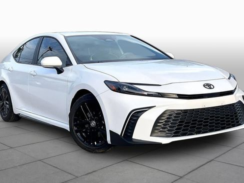 Used 2026 Toyota Camry SE w/ Convenience Package FWD image 3