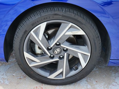 Used 2025 Hyundai Elantra SEL FWD image 13