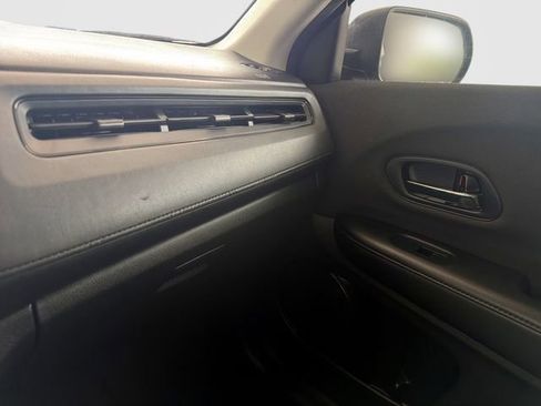 Used 2022 Honda HR-V LX image 24