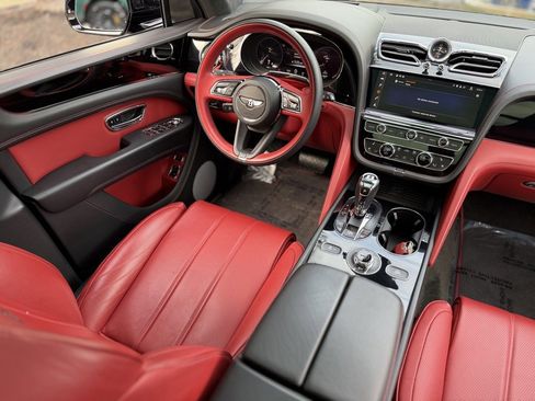 Used 2023 Bentley Bentayga image 39