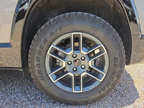 Certified 2026 GMC Terrain AT4 w/ Convenience Package III AWD/4WD image 33
