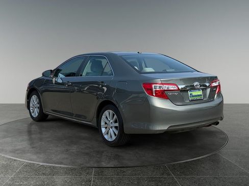 Used 2012 Toyota Camry XLE w/ Leather Pkg FWD image 7