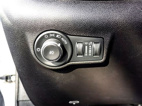 Used 2024 Jeep Compass Limited image 16