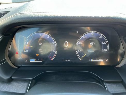 Used 2025 Jeep Grand Cherokee Limited AWD/4WD image 37