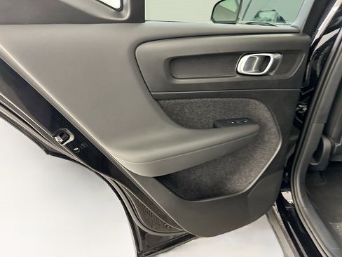 Used 2025 Volvo XC40 B5 Plus image 28