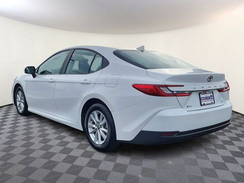 Used 2025 Toyota Camry LE image 4