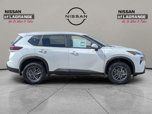 New 2026 Nissan Rogue SV image 4
