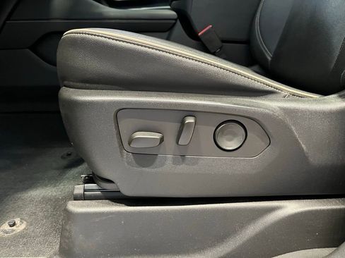 Used 2022 Chevrolet Tahoe Premier w/ Premium Package image 16