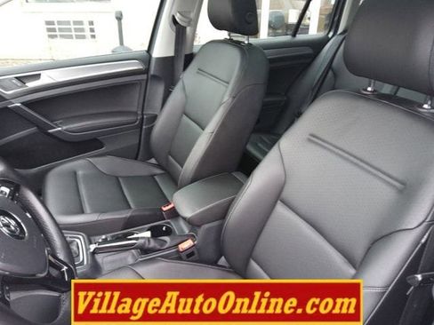 Used 2017 Volkswagen Golf Alltrack SE image 19