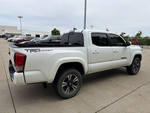 Used 2017 Toyota Tacoma TRD Sport w/ Tow Package image 5