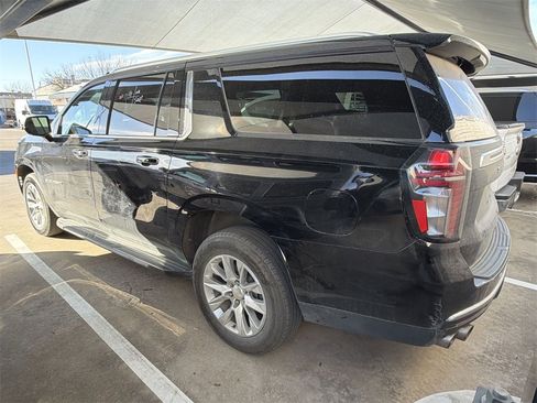 Used 2023 Chevrolet Suburban Premier image 4