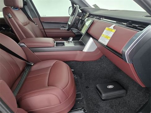New 2026 Land Rover Range Rover SE image 3