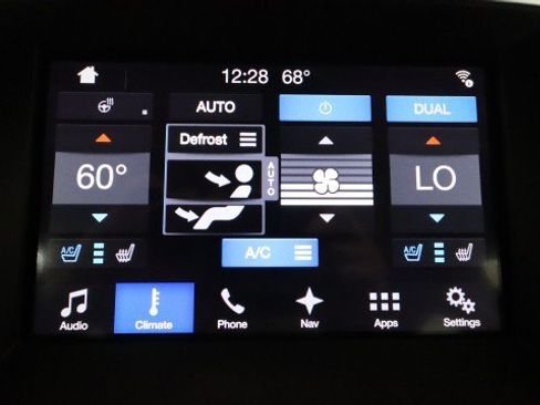 Used 2017 Ford Edge Titanium w/ Equipment Group 302A AWD/4WD image 18