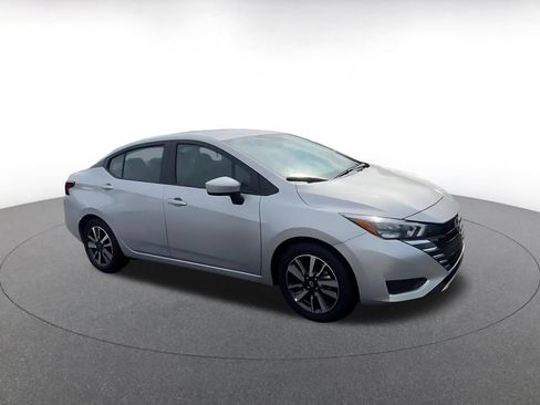 Used 2025 Nissan Versa SV FWD image 2