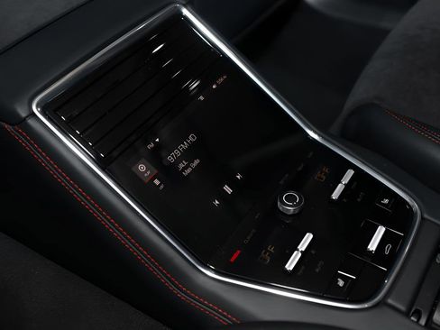 Used 2021 Porsche Panamera GTS w/ Premium Package image 41