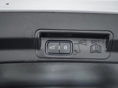 Used 2022 Ford Explorer XLT w/ Equipment Group 202A image 25