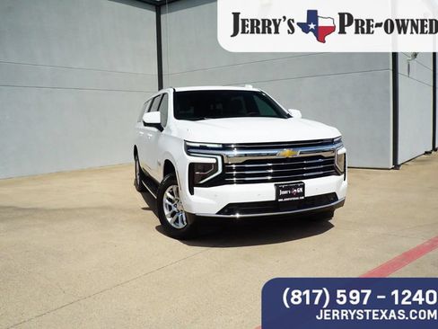 Used 2025 Chevrolet Suburban LT w/ Comfort Package AWD/4WD image 6