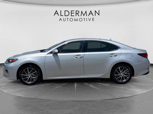 Used 2017 Lexus ES 350 w/ Luxury Package FWD image 2