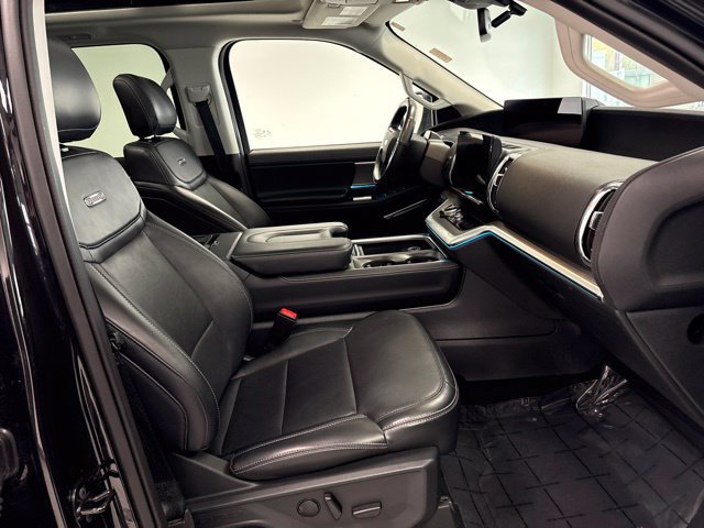 Used 2025 Ford Expedition Platinum AWD/4WD image 23