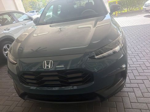 Used 2025 Honda HR-V Sport image 3