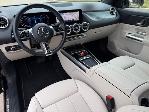 Certified 2025 Mercedes-Benz GLA 250 image 2