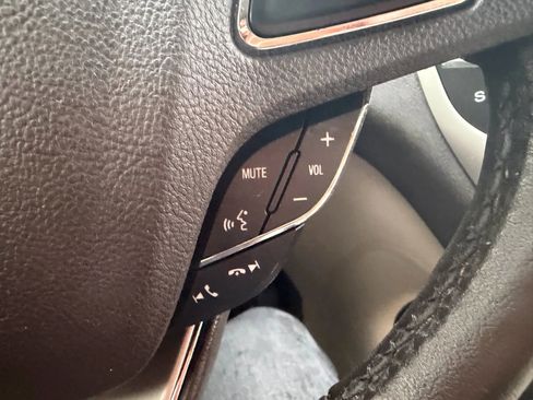 Used 2017 Lincoln MKC Premiere image 16