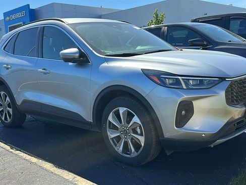 Used 2024 Ford Escape Platinum AWD/4WD image 2