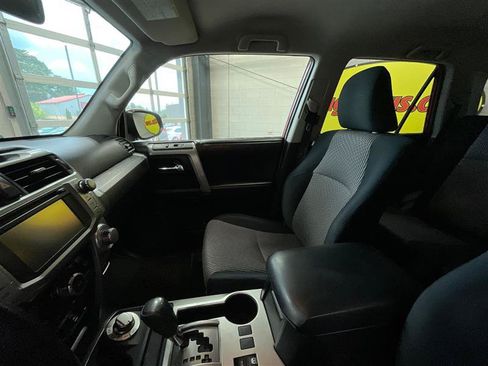 Used 2014 Toyota 4Runner SR5 AWD/4WD image 12