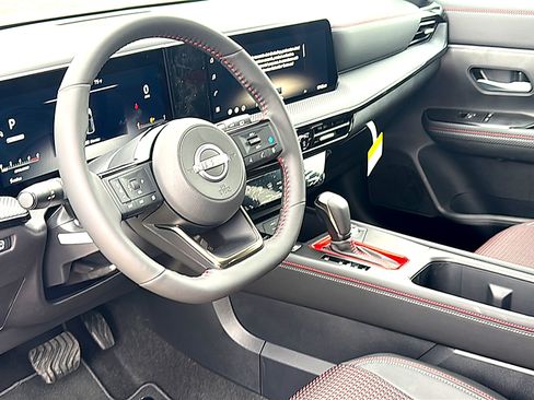 New 2026 Nissan Kicks SR w/ SR Premium Package FWD image 9
