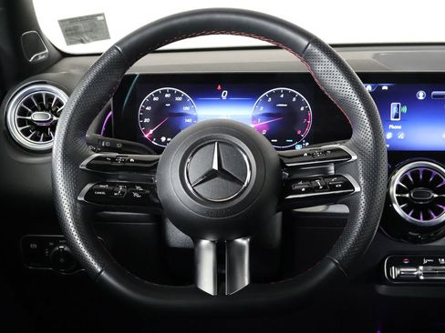 Used 2025 Mercedes-Benz GLB 250 4MATIC image 38