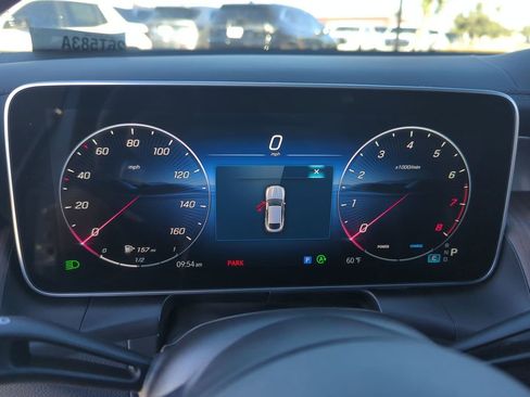 Used 2025 Mercedes-Benz GLC 300 4MATIC image 12