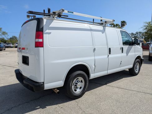 Used 2023 Chevrolet Express 2500 w/ Driver Convenience Package RWD image 4